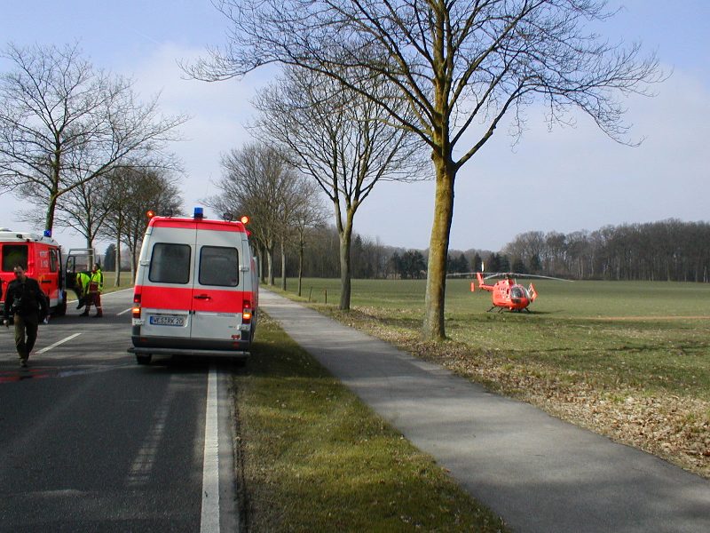 VU am 19.03.2006 - Alpen - BÃ¶nninghardter Strasse
zur VerfÃ¼gung gestellt von Stefan BrÃ¼ning - Freiwillige Feuerwehr Alpen
